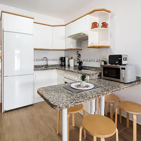 Beautiful With Air Conditioning Just Steps From The Sea In *