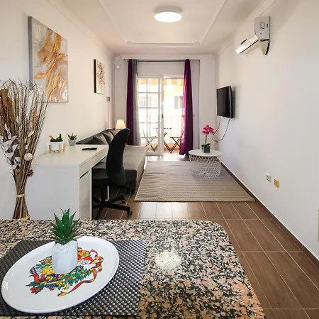 Beautiful With Air Conditioning Just Steps From The Sea In Apartment