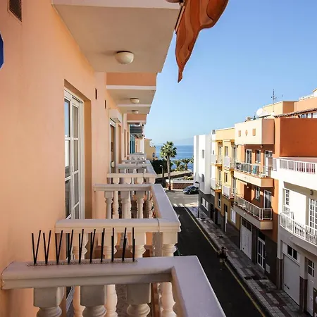 Beautiful With Air Conditioning Just Steps From The Sea In Apartamento *