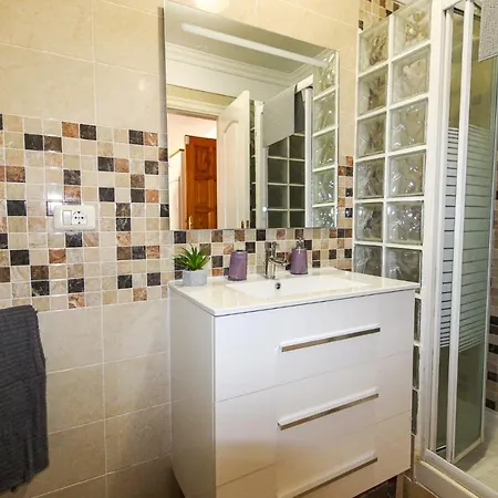 Beautiful With Air Conditioning Just Steps From The Sea In Apartment Playa de San Juan (Tenerife)
