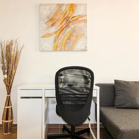 Beautiful With Air Conditioning Just Steps From The Sea In Apartamento Playa de San Juan (Tenerife)