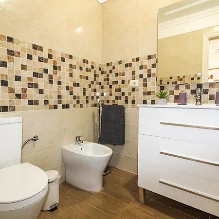 Apartment Beautiful With Air Conditioning Just Steps From The Sea In